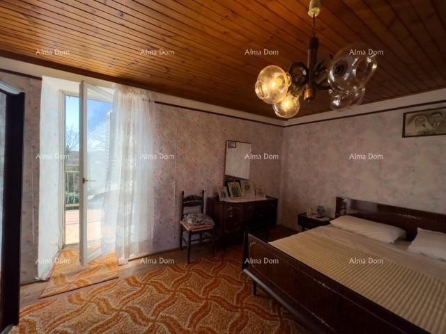 Мы продаем большой отдельно стоящий дом с просторным двором! 32