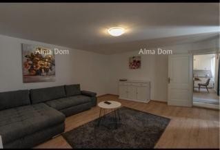 Продается двухкомнатная квартира в центре Ровиня 6