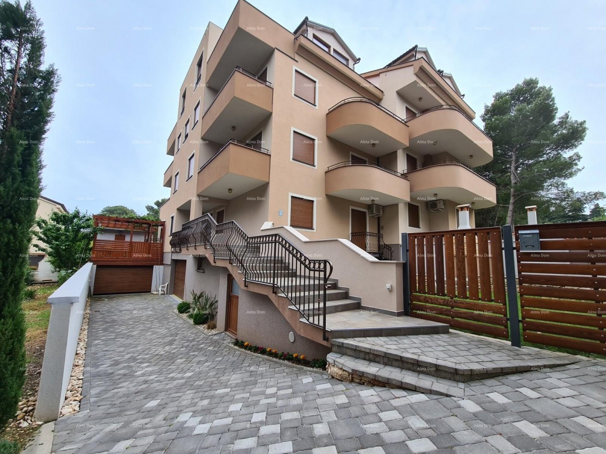Istra. Premantura.Troetažni stan s krovnom terasom! 100 metara do mora. 46