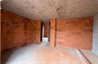 Новая постройка, отличное месторасположение.