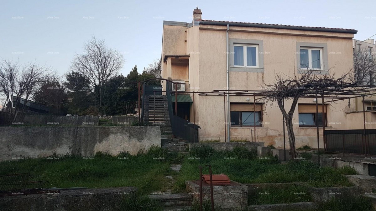 Pola! Una casa con due appartamenti e un ampio giardino. 2