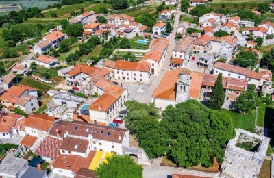 Продается старая каменная casa с землёй в Барбане – идеально для дома для отдыха.