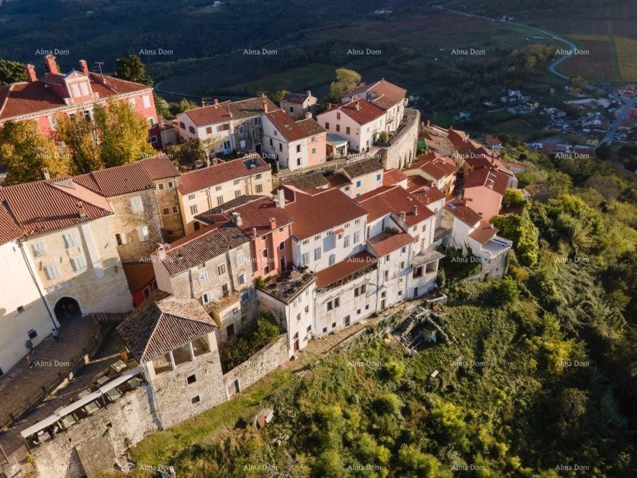 MOTOVUN – AUTHENTIC STONE HOUSE IN THE OLD TOWN CENTER WITH A 50 m² COURTYARD 1