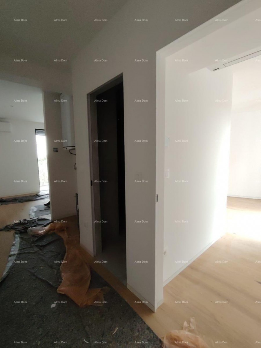 Prodaja stanov v stanovansko-poslovni stavbi s pogledom na morje, center Umaga! / S9a 5