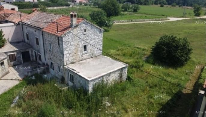 For sale: old stone house with land in Barban, ideal for a vacation home. 2