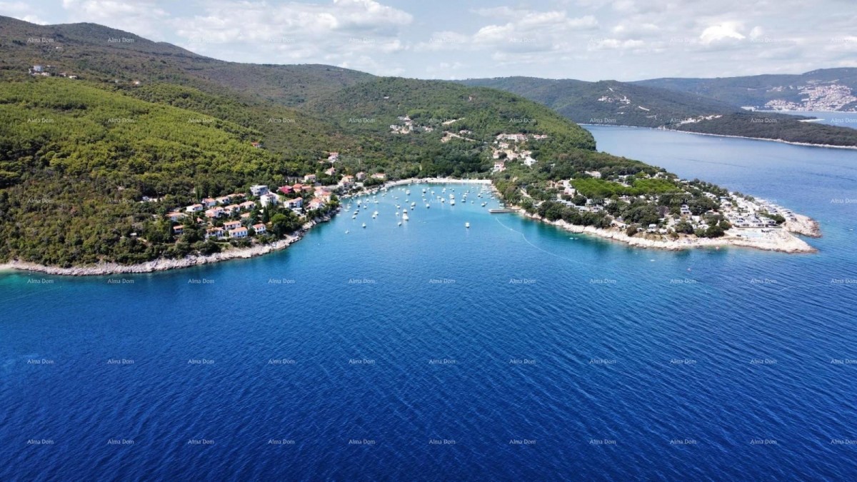 Građevinsko zemljišče površine 1.220 m² – Sveta Marina, Raša 1