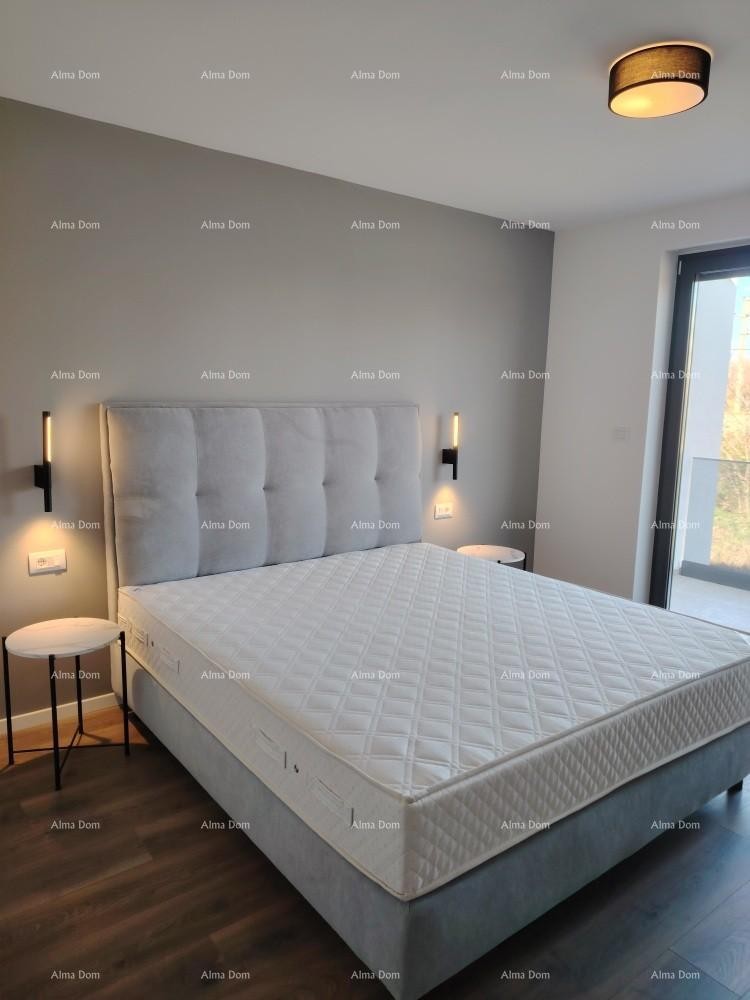 Top-notch three-bedroom apartment with a sea view, furnished 24