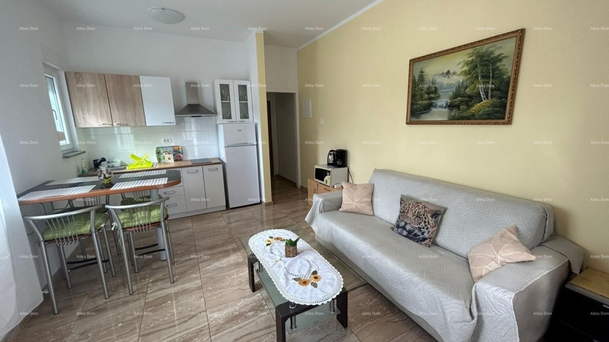 Pula Veli vrh. We are selling a house with multiple apartments and a swimming pool. 36