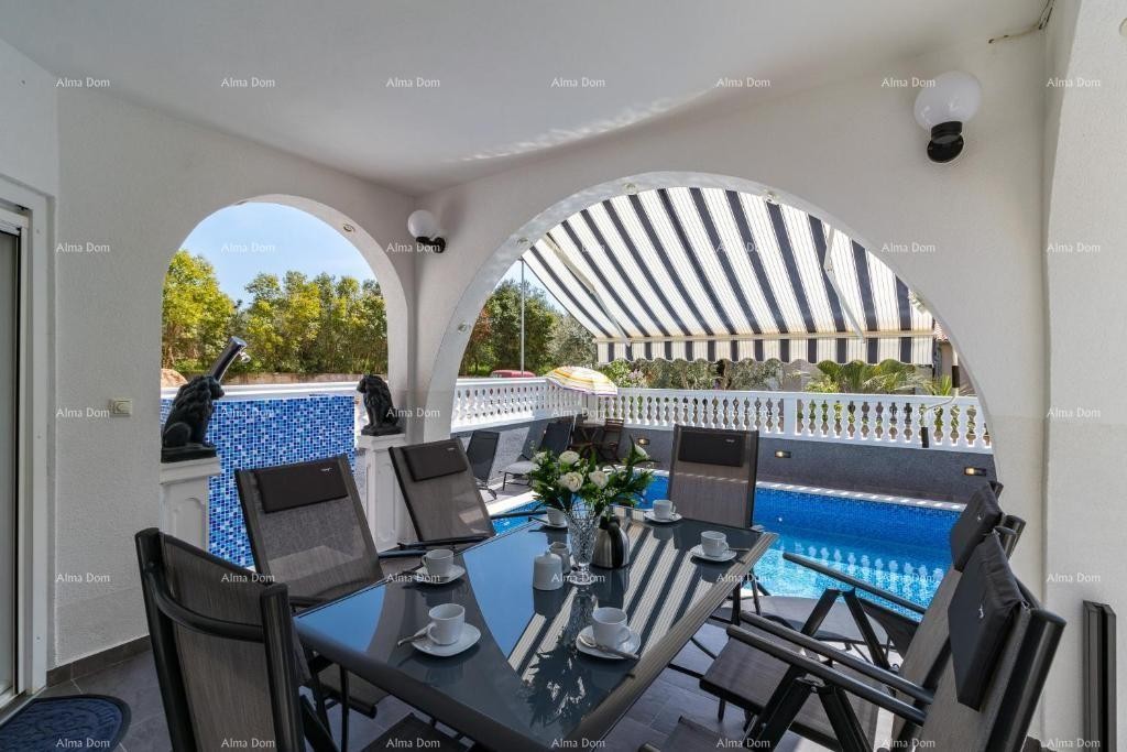 Medulin, stan sa bazenom. 12