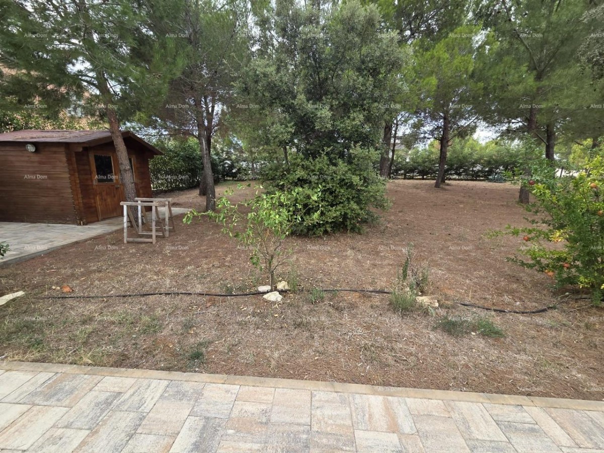 GRAĐEVINSKO ZEMLJIŠTE 420 m², LIŽNJAN 6
