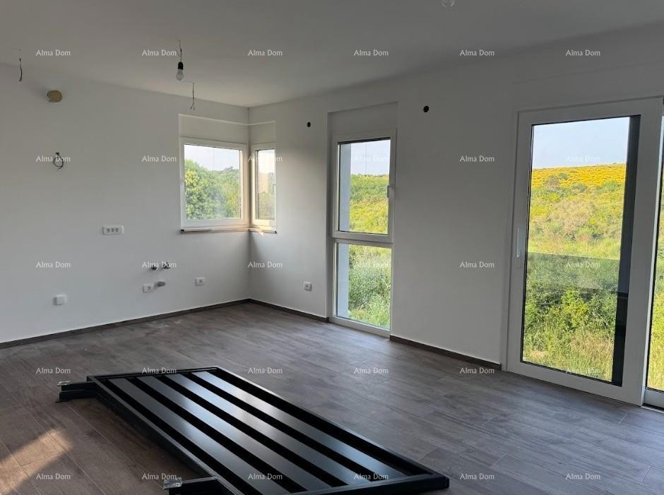 Luksuzni dvoetažni stan s pogledom na more i prostranom terasom u Zambratiji 6