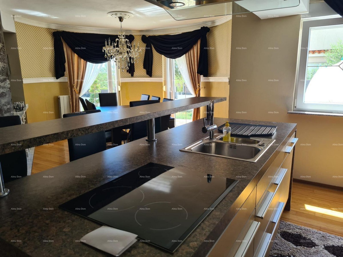 Na prodaju kuća s bazenom – Valtura 10