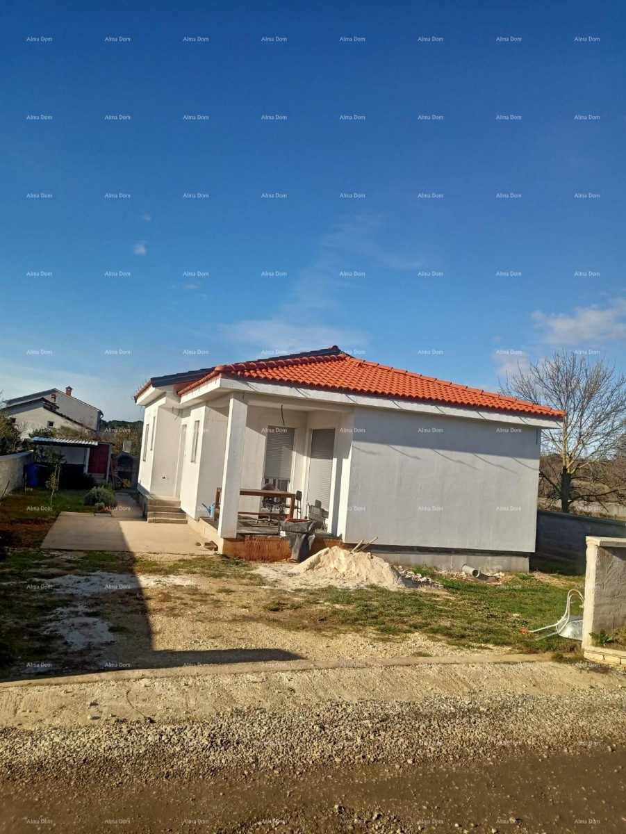 PULA! NA PRODAJU KUĆA – MIRNA LOKACIJA. 2