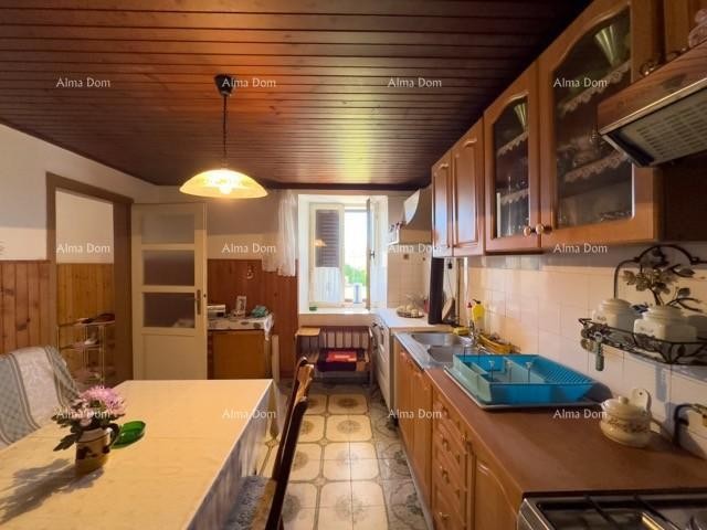 Мы продаем большой отдельно стоящий дом с просторным двором! 17