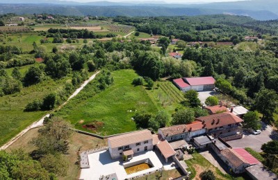 BARBAN - Građevinsko zemljište s projektom (polovica duplexa), 15 minuta do mora
