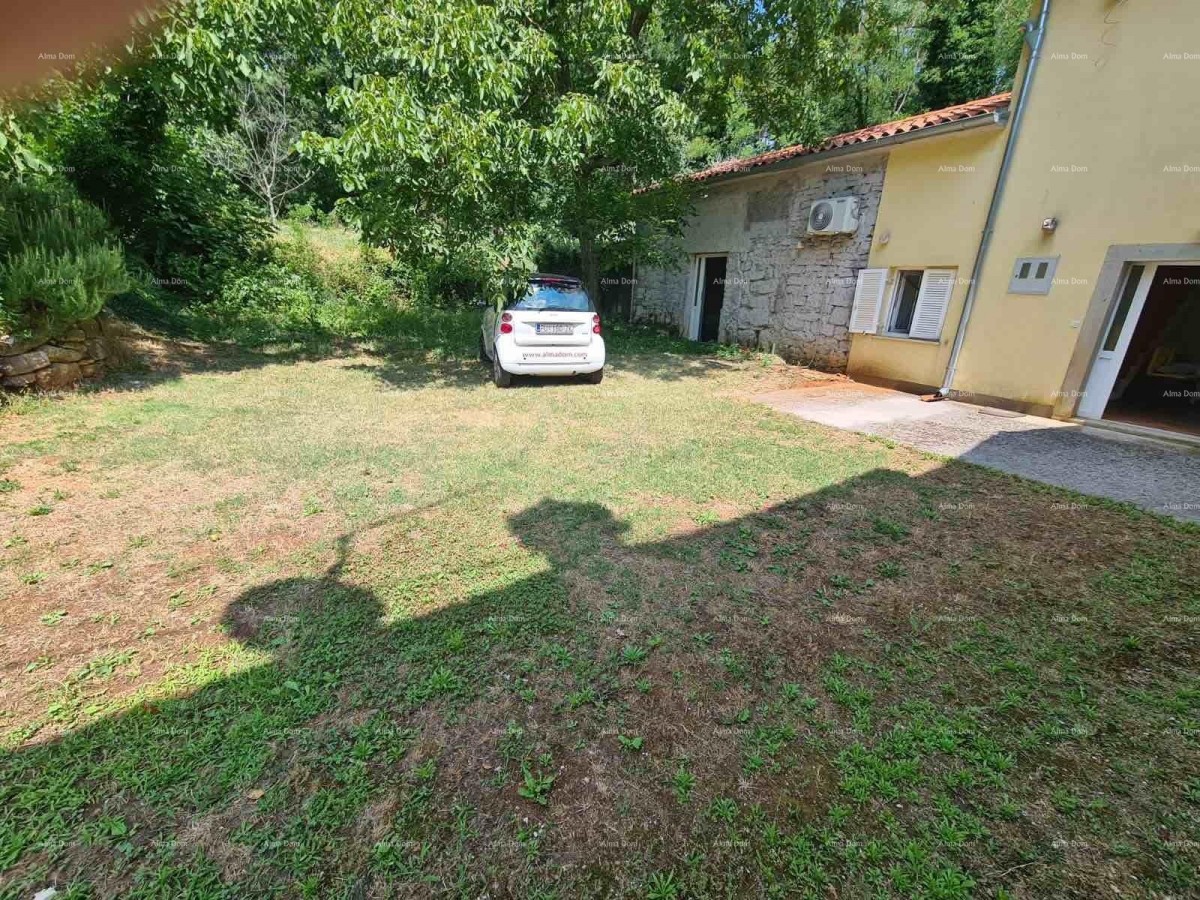 Prodaja hiše z dvoriščem in velikim zemljiščem, Barban 24