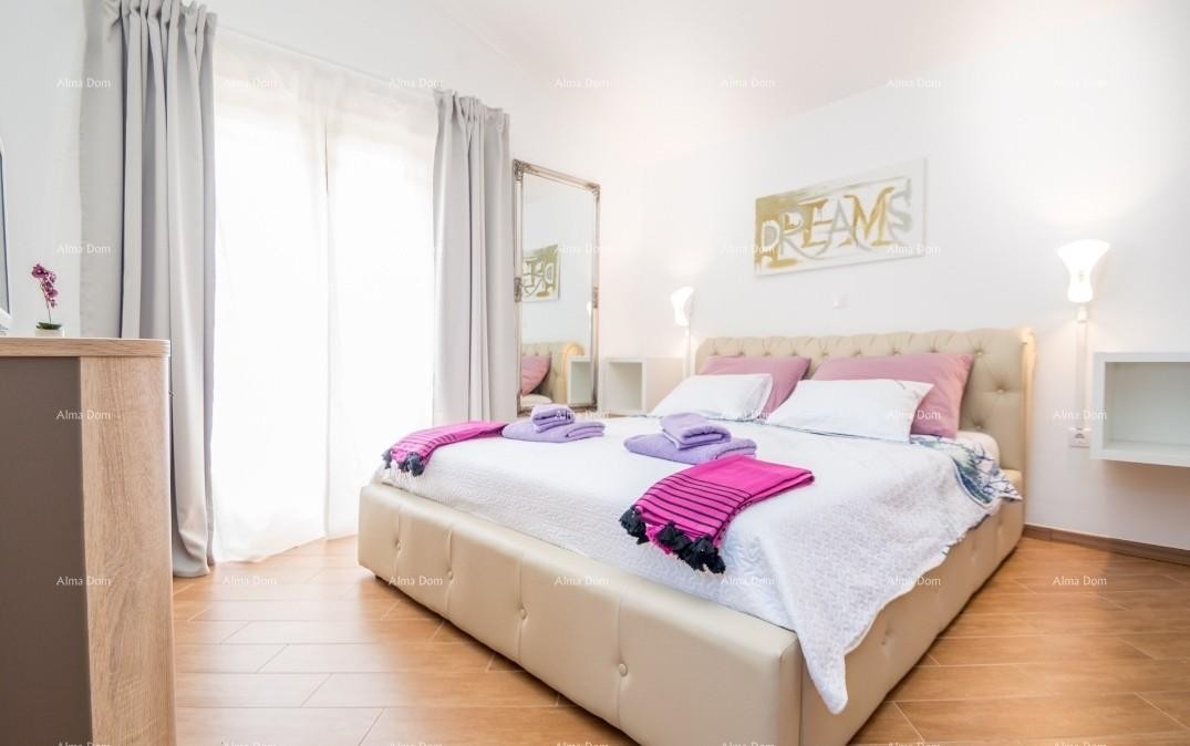 A beautiful house with a pool, surrounded by greenery! 10