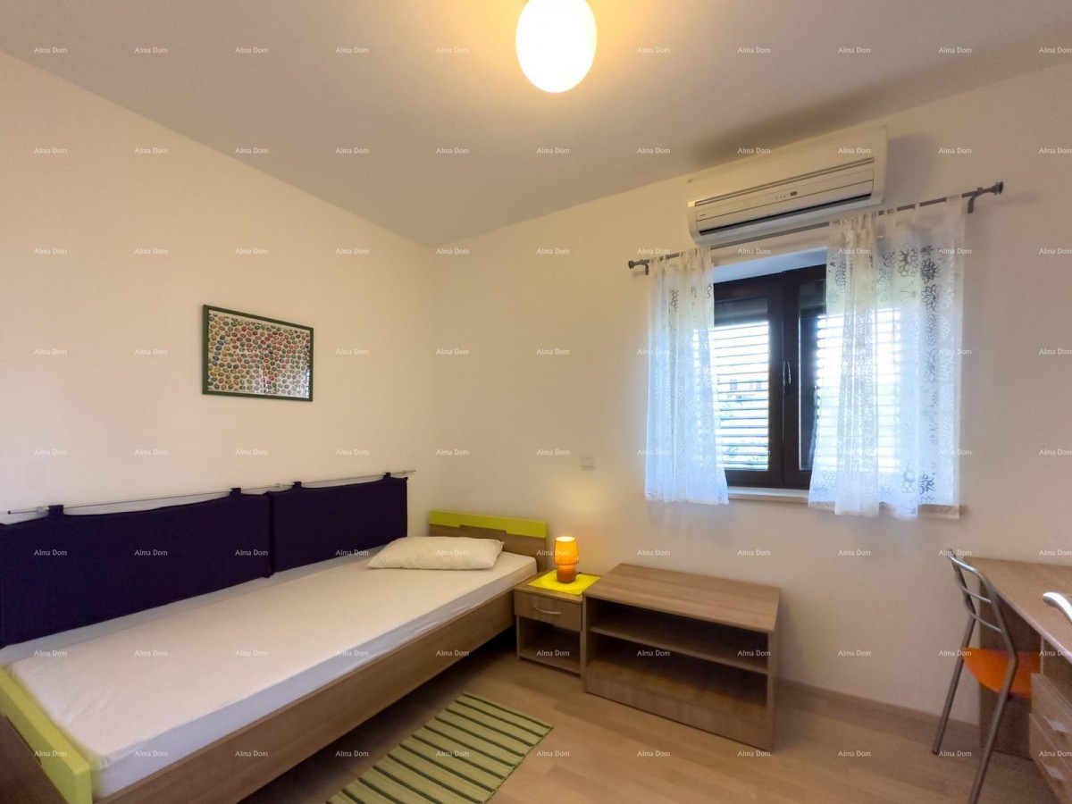 Bellissima casa con piscina a Pola, ideale per famiglie o investimento. 37