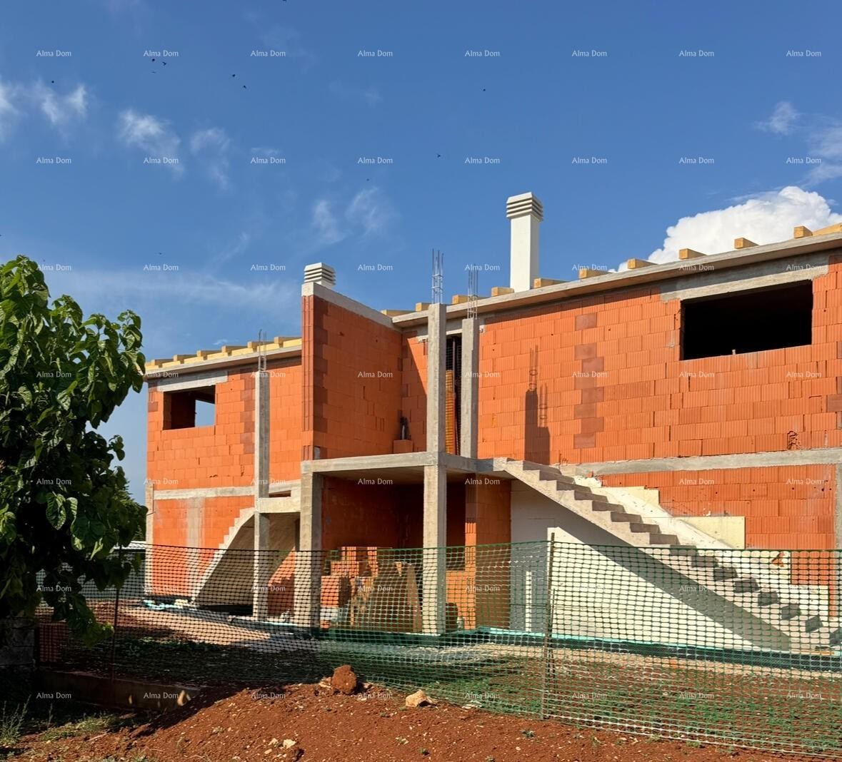 Sale of apartments under construction, 400 m from the beach and the sea, Novigrad! 4