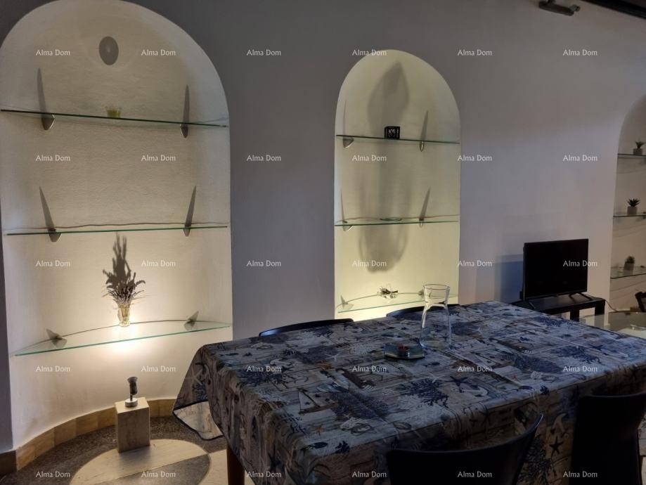 PULA STARA JEZGRA GRADA. KUĆA NA 5 MANJIH ETAŽA. 28