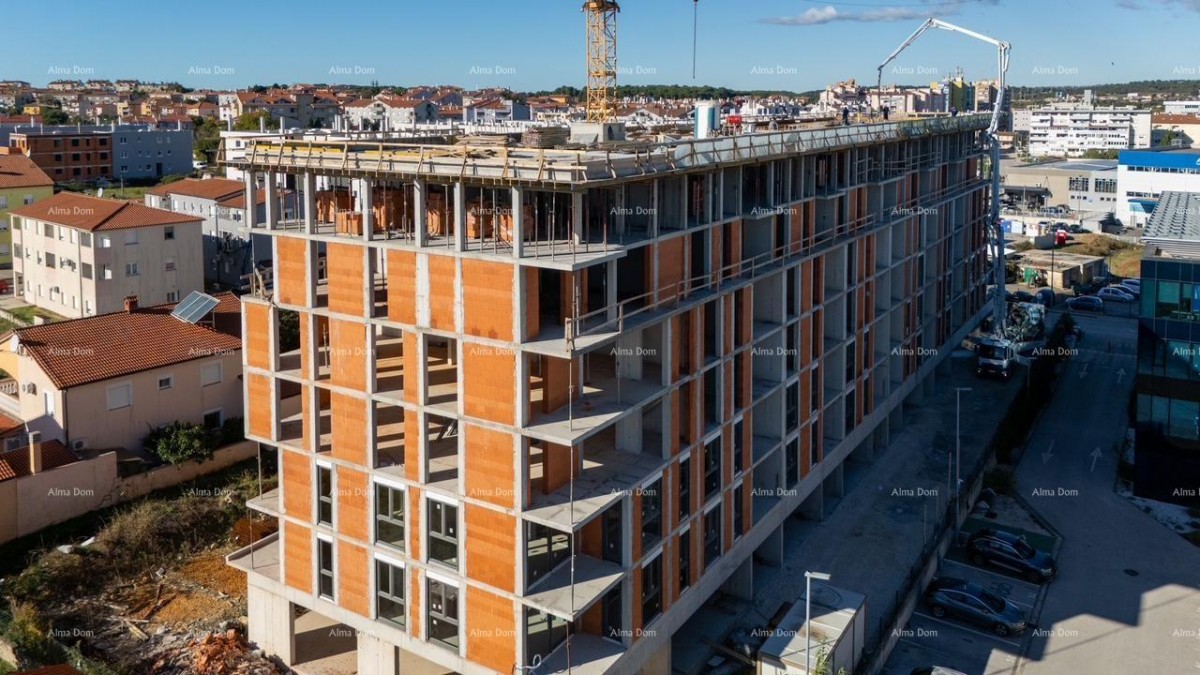 Pula! Višestambena, moderna zgrada s liftom. Stan s parkirnim mjestom i ostavom.S52 1