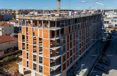 Pula! Mehrfamilienhaus, modernes Gebäude mit Aufzug. Wohnung mit Parkplatz und Abstellraum. S52