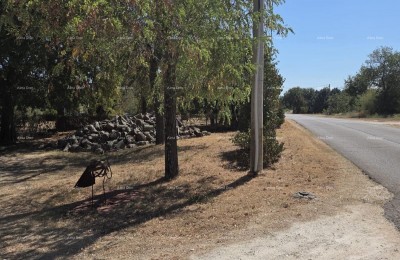 Prodaje se građevinsko zemljište,  cca 1500 m2 – Marčana