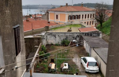 Prodamo stanovanje v Puli, center! Kaštel.