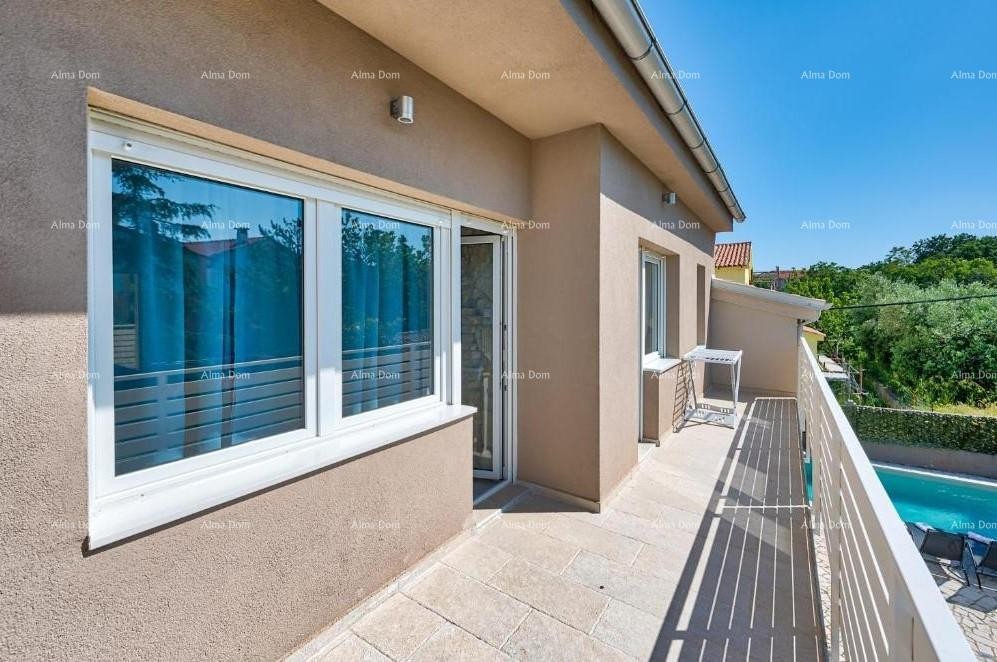 Prodaje se kuća s bazenom i pogledom na more – Ližnjan 1