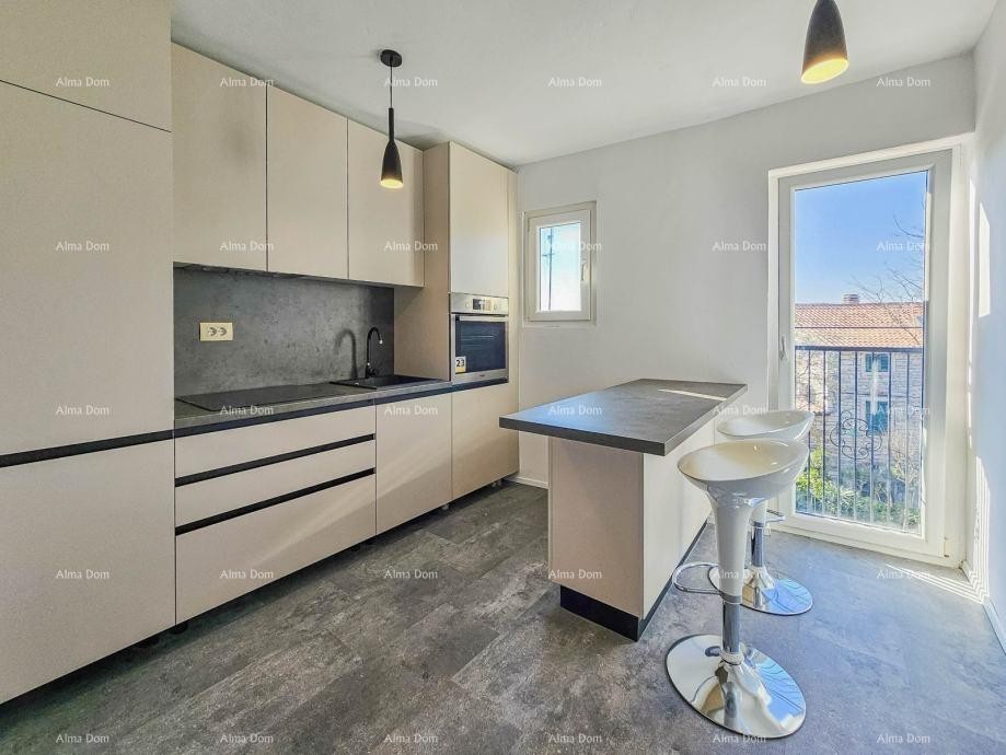 Istra, Buje, appartamento di 56 m2 in centro, 2 camere da letto, ristrutturato. 1