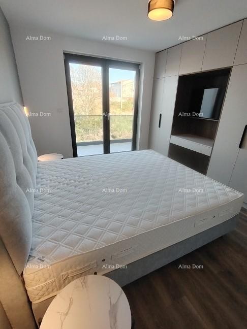 Top-notch three-bedroom apartment with a sea view, furnished 28