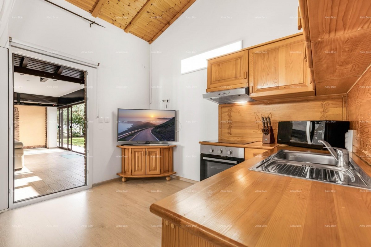 Vendita di due case collegate a Pomer 29