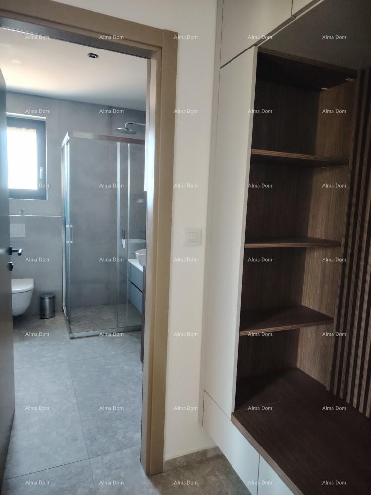 Top-notch three-bedroom apartment with a sea view, furnished 17