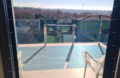 Moderen apartma s parkirnim mestom in shrambo v bloku F, v bližini Umaga!