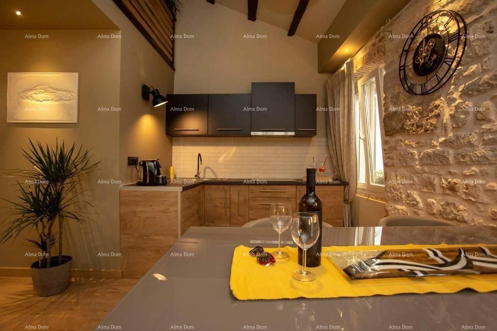 Prodaja - Elegantno uređen dvoetažni stan u staroj jezgri grada, Rovinj! 7