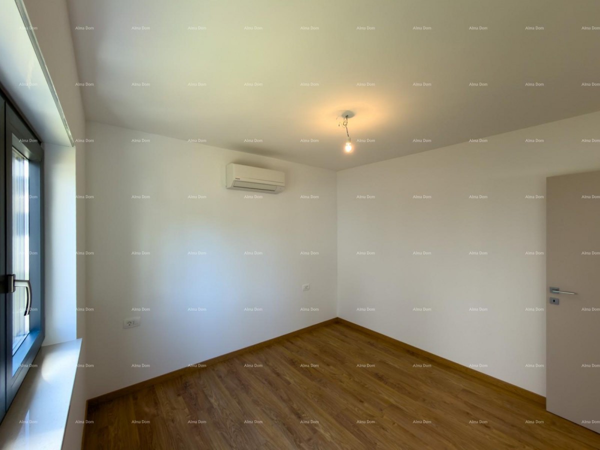 Prizemlje sa velikim vrtom! 17