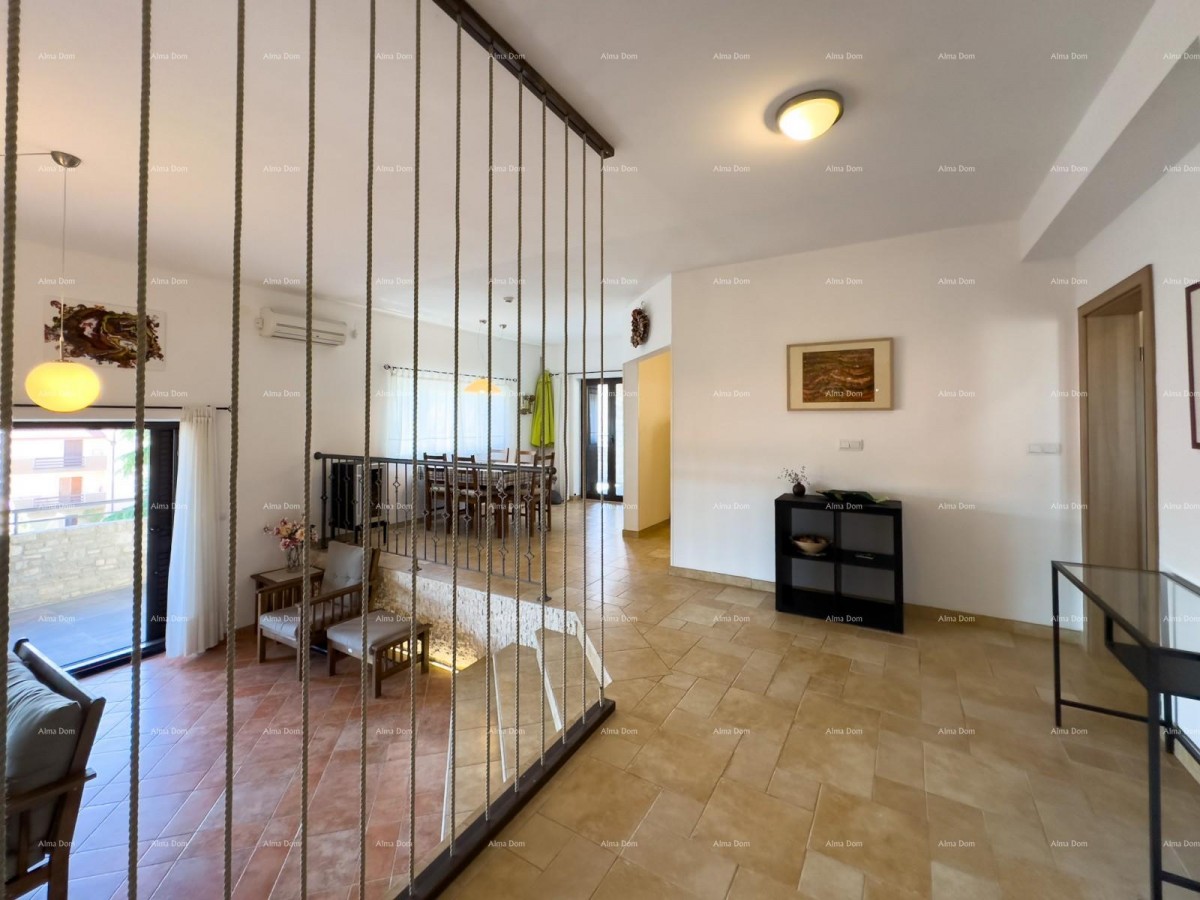 Bellissima casa con piscina a Pola, ideale per famiglie o investimento. 14