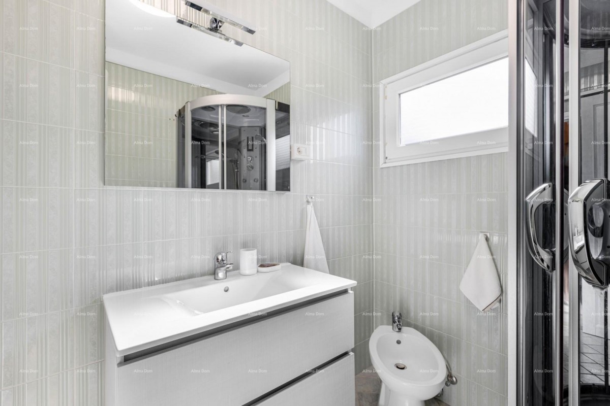 Vendita di due case collegate a Pomer 21