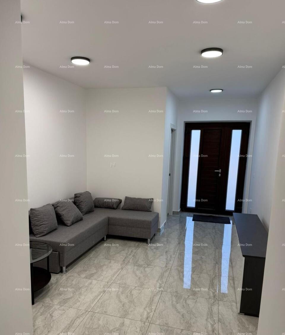 ПОРЕЧ, Реновированный каменный дом с видом на море 3