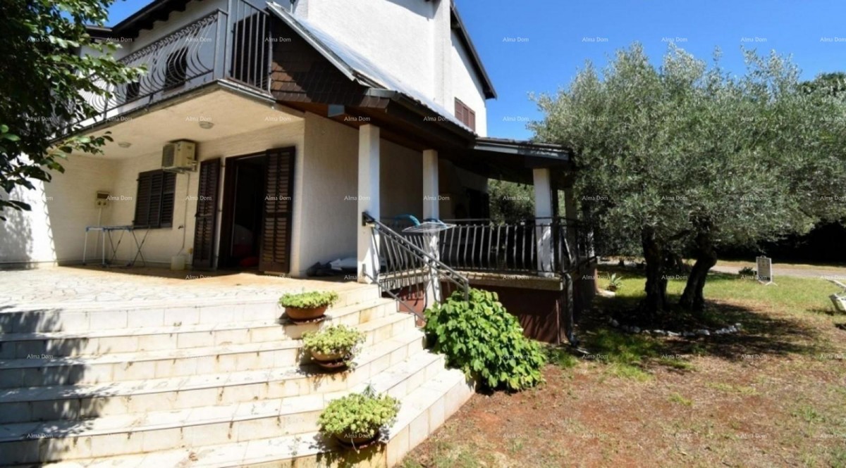 Poreč, Casa con appartamenti di 330m² con piscina 3