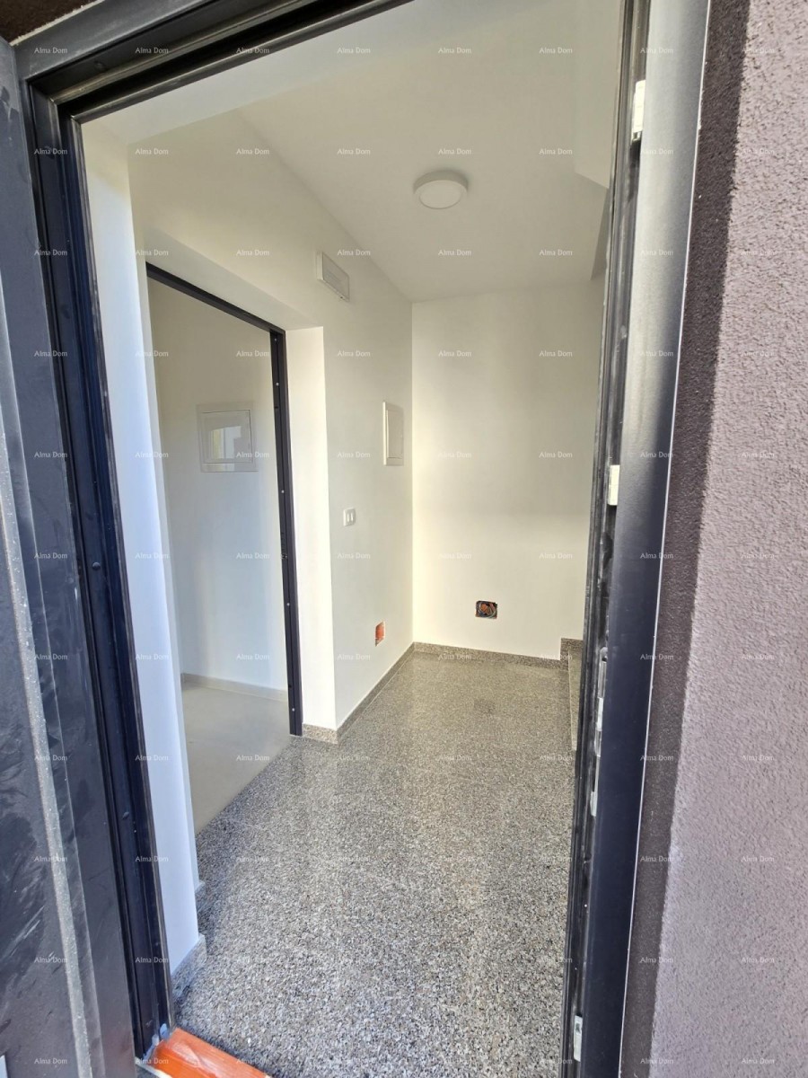 Двухкомнатная квартира с садом недалеко от моря. МЕДУЛИН. 2