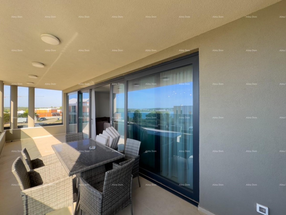 Predivan stan u Medulinu sa garažom. 100 METARA DO MORA I PLAŽE. 1