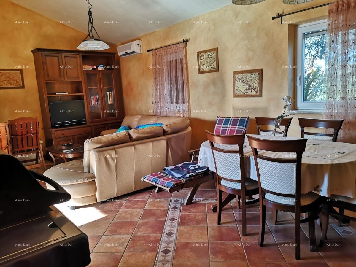 Beautiful house with large pool 8