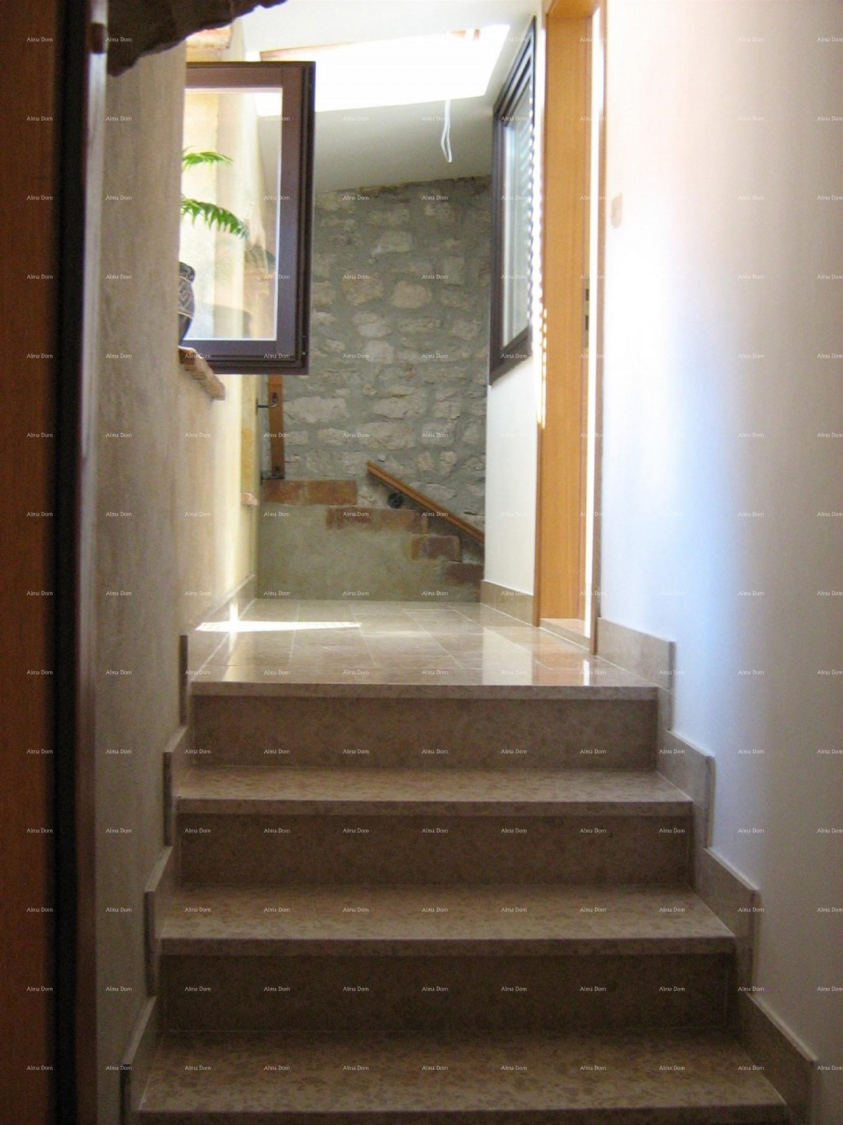 Апартаментный дом в центре Врсара – 200 м от моря 12