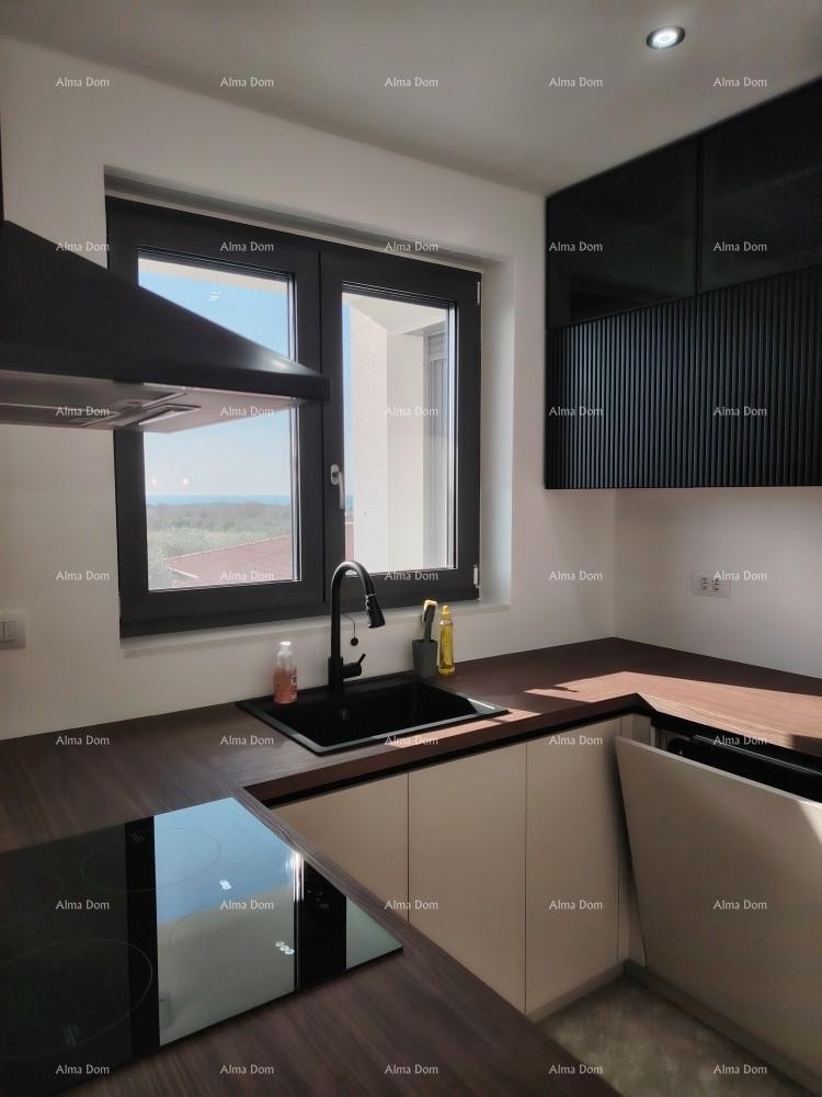 Top-notch three-bedroom apartment with a sea view, furnished 3