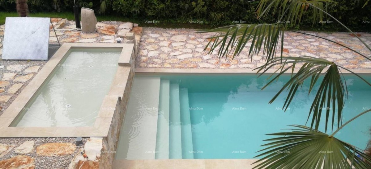 УМАГ – Дом с бассейном и тремя отдельными апартаментами 3