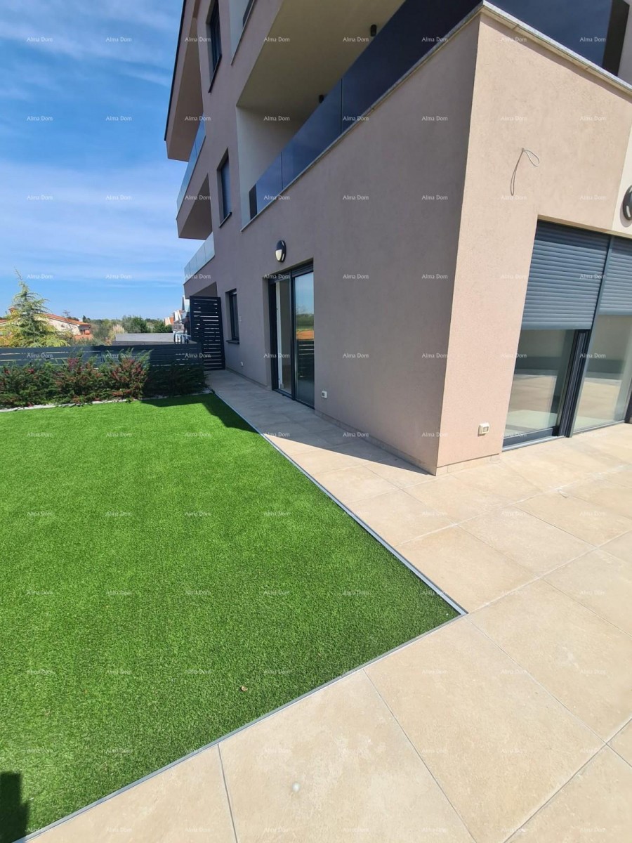 Modern oasis with a pool and private garden in Banjole 33