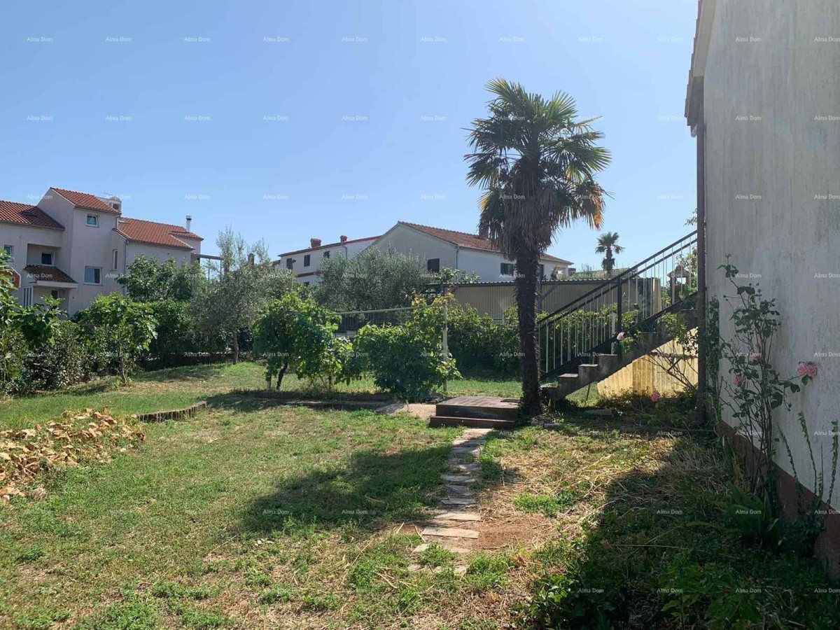 A detached house for renovation in the center of Rovinj is for sale 9