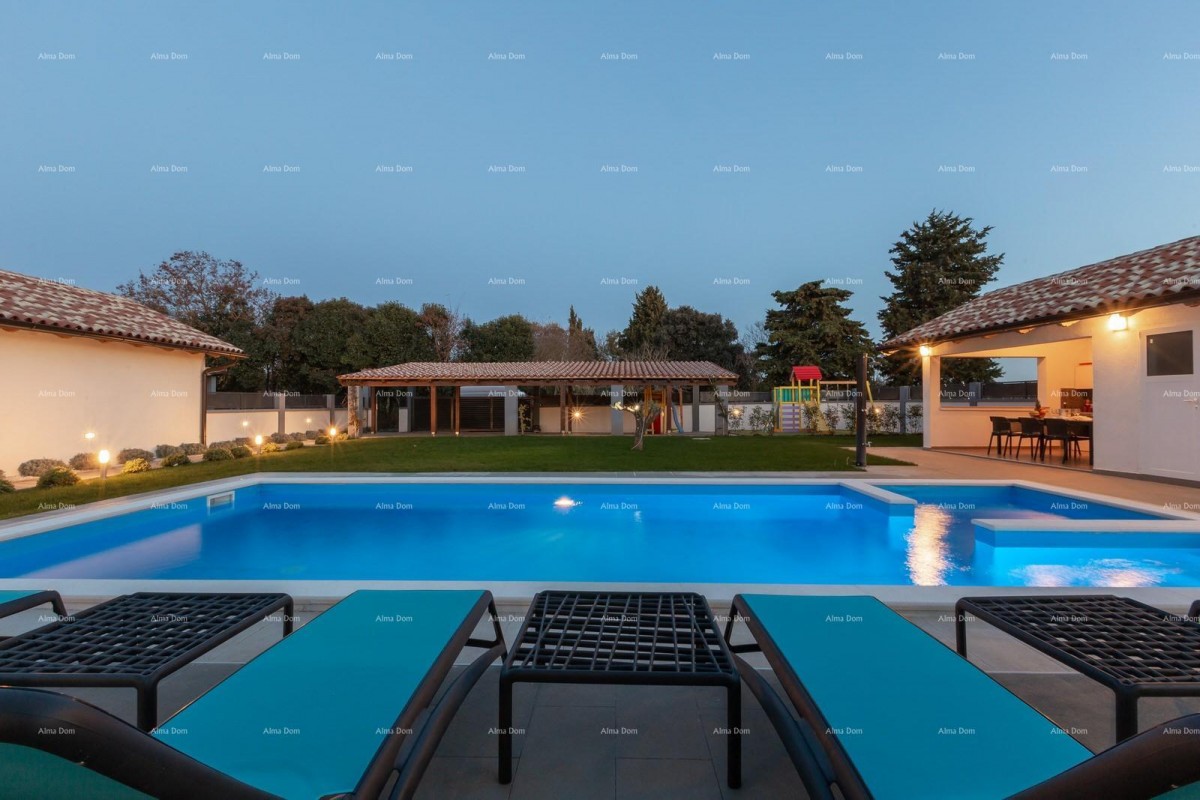 Detached house in Pula.  8 km.   Šikići. 2