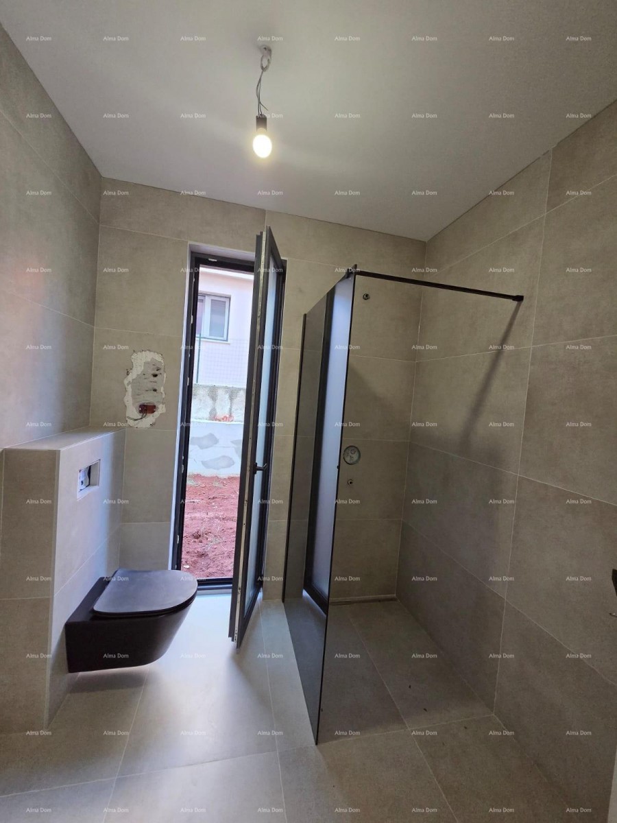 Dvosoban stan z velikim vrtom 100 metrov do obale. 31